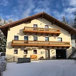 Haus Peschl 2 *